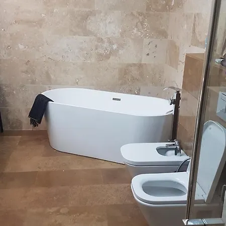 Gæstehus Casa Magnolia Douăzeci şi Trei August