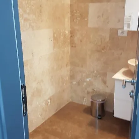 Casa Magnolia * Douăzeci şi Trei August