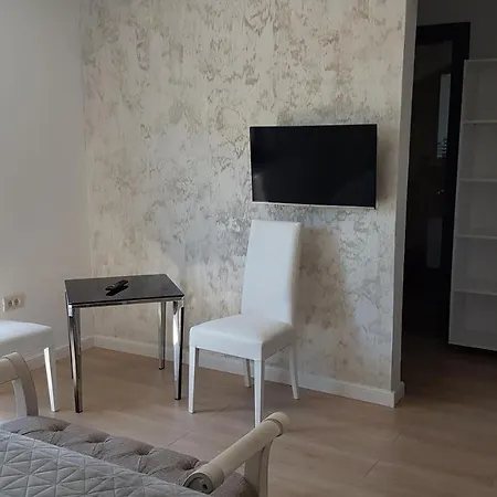 Gæstehus Casa Magnolia Douăzeci şi Trei August