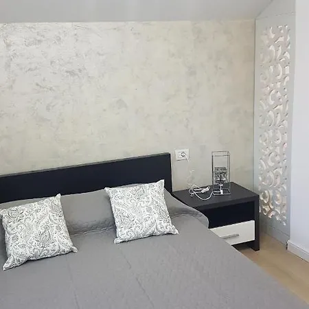 Gæstehus Casa Magnolia Douăzeci şi Trei August