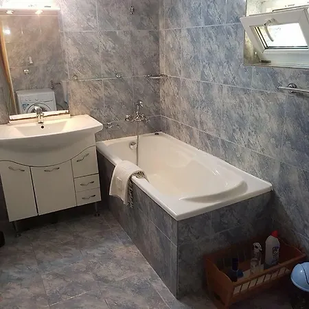 Casa Magnolia * Douăzeci şi Trei August